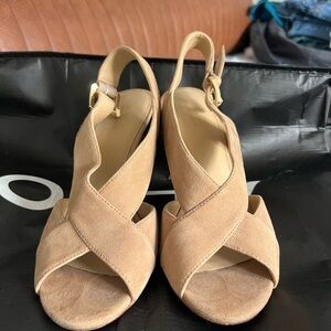 Michael Kors Nude Sling Back Heals Size 7.5